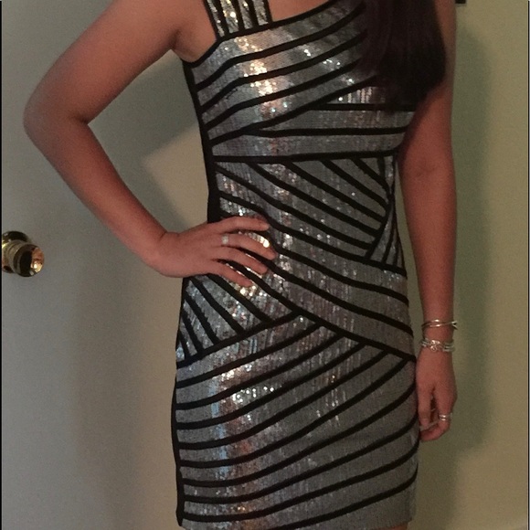 Geometric pattern black and silver sequin dress - Picture 3 of 11
